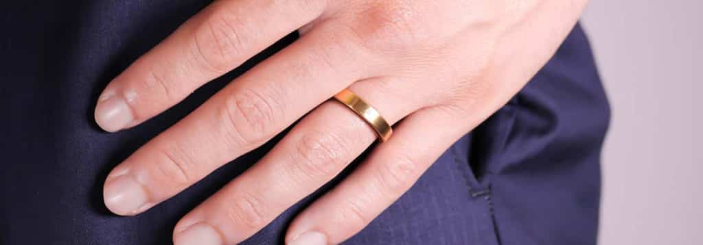 Choosing the Perfect Classic Gold Wedding Band